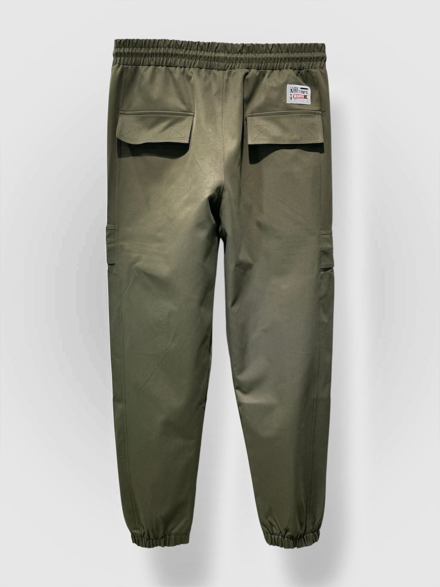 Pantalon cargo avec deux poches latérales zippées