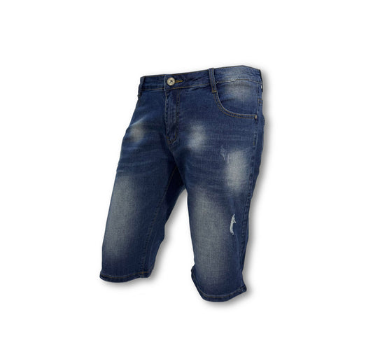 Bermuda Jean avec des petites détails de déchirures, délavée